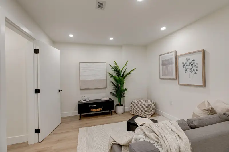 2 339 KEARY STREET - photo 3 of 25