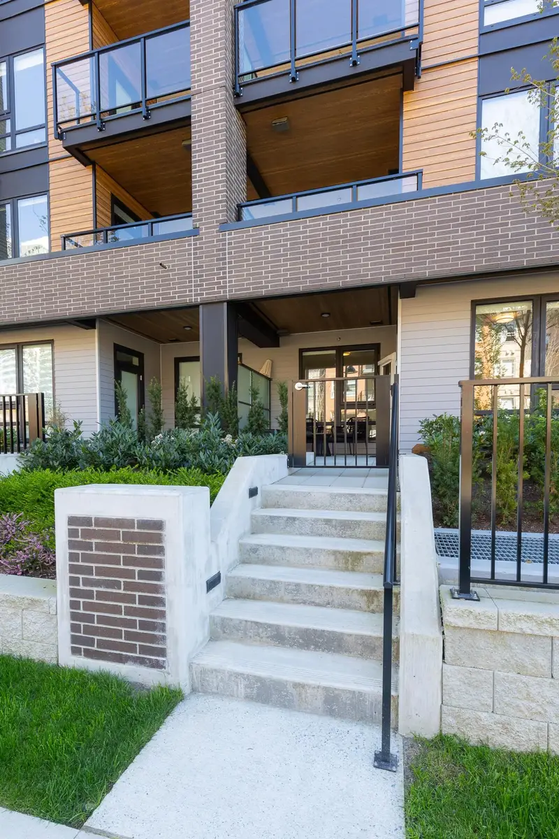 105 615 COTTONWOOD AVENUE - photo 1 of 25