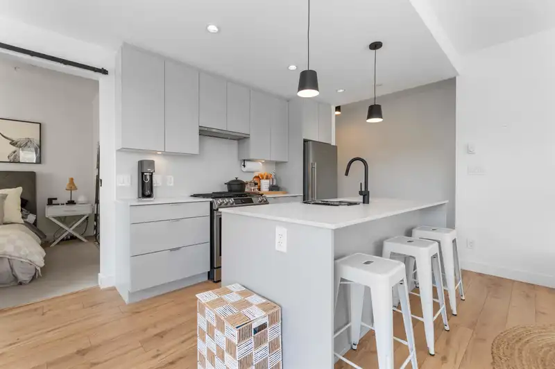 209 2493 MONTROSE AVENUE - photo 4 of 30