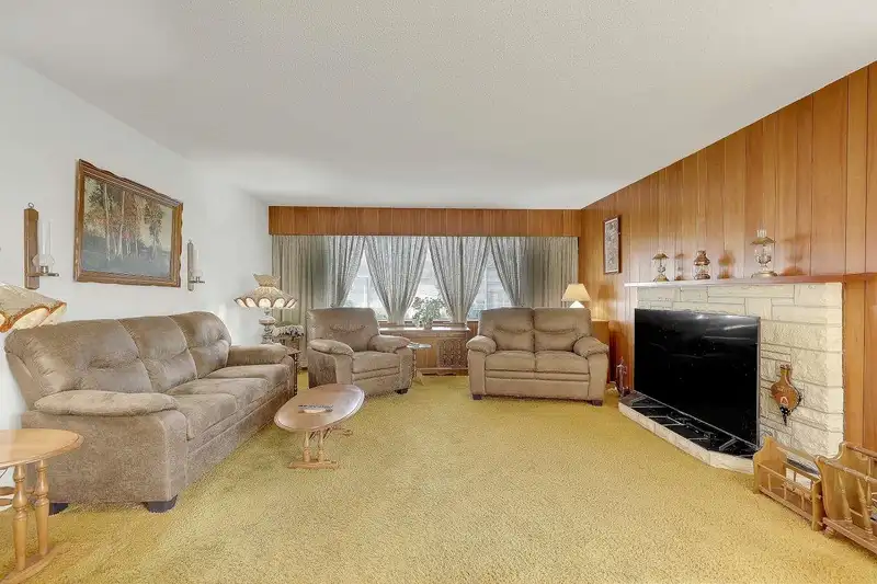 14752 106A AVENUE - photo 4 of 40