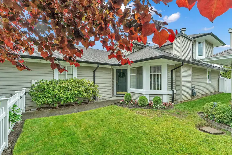 61 6488 168TH STREET - photo 3 of 40