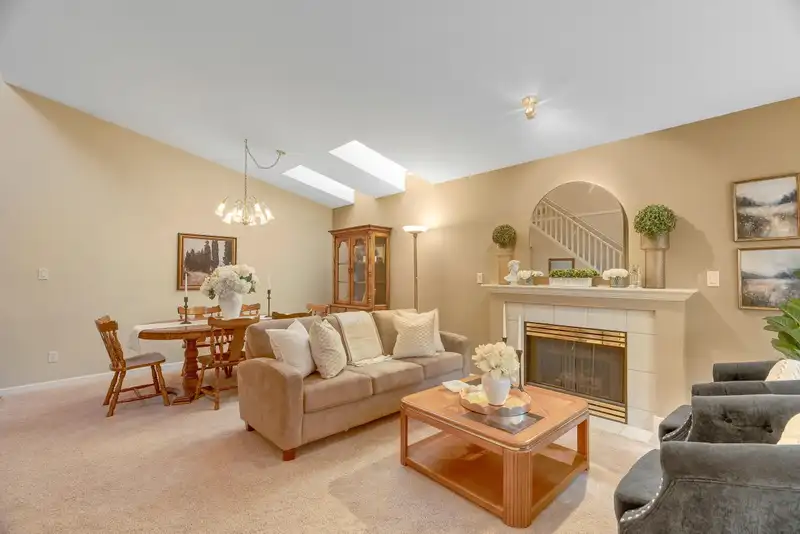 61 6488 168TH STREET - photo 4 of 40