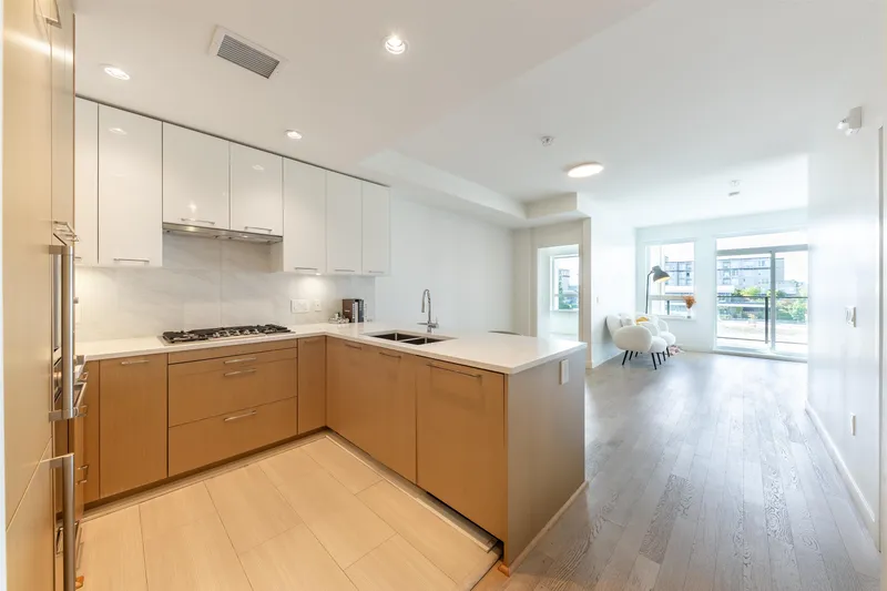 315 4033 MAY DRIVE - photo 2 of 23