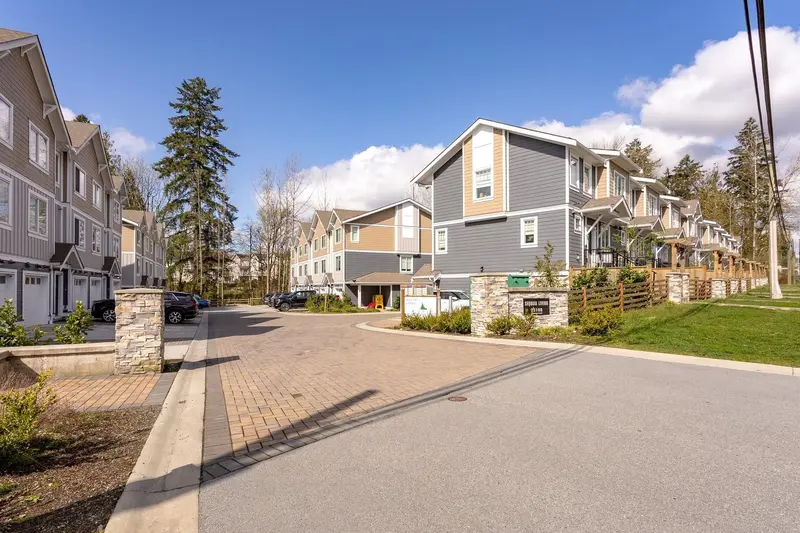 5 23108 LOUGHEED HIGHWAY - photo 2 of 17