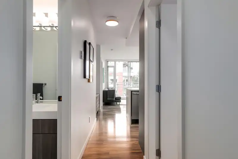 607 289 E 6 AVENUE - photo 3 of 35