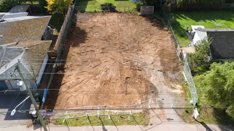 32750 BEVAN AVENUE - photo 1 of 6