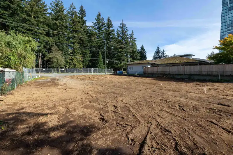 32750 BEVAN AVENUE - photo 2 of 6