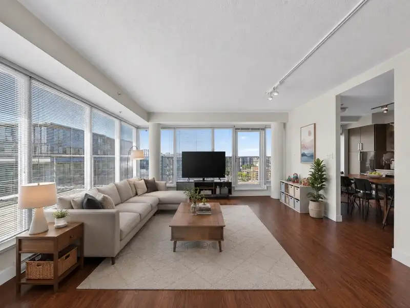 1803 8068 WESTMINSTER HIGHWAY - photo 1 of 24