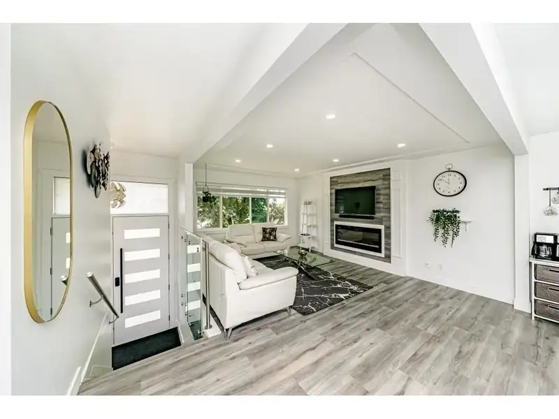 14927 KEW DRIVE - photo 4 of 38