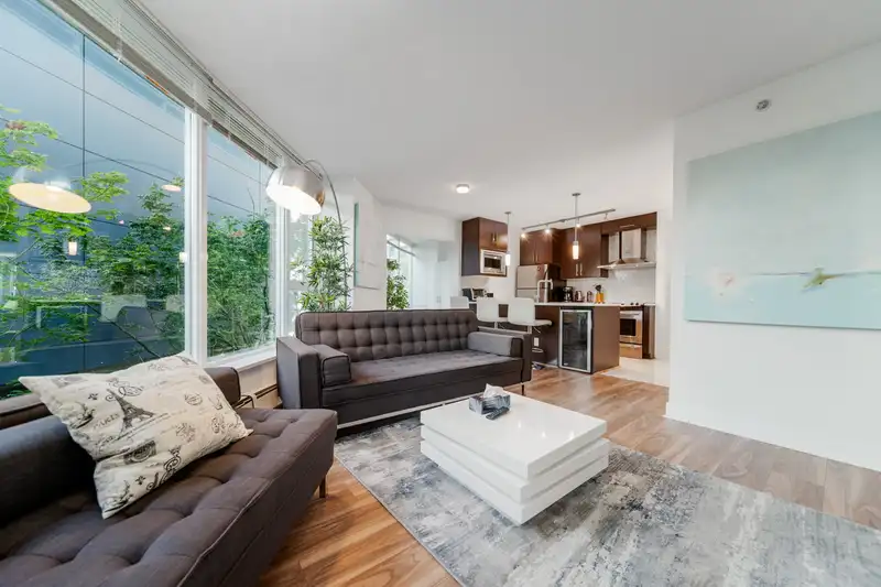 301 689 ABBOTT STREET - photo 2 of 23