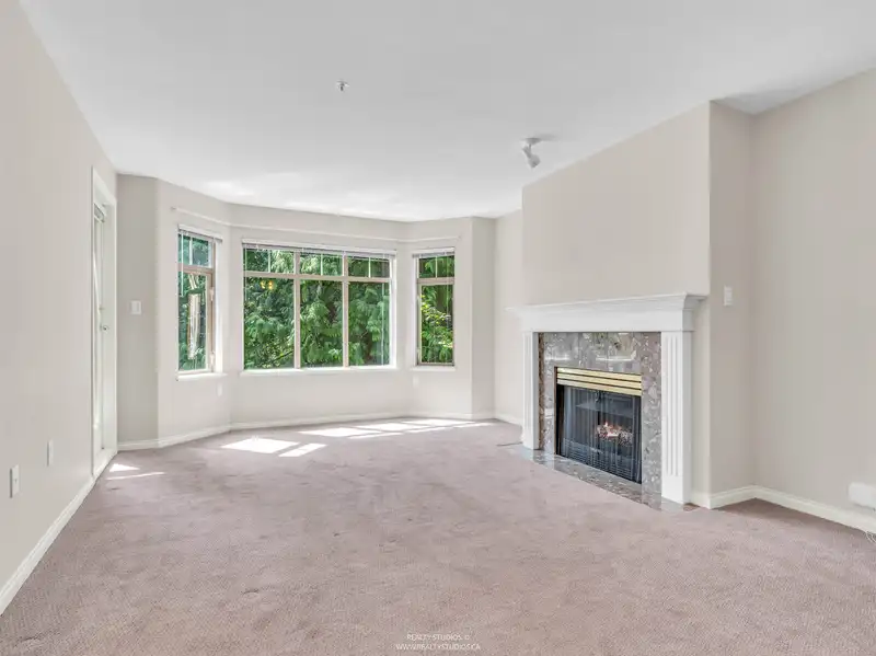 413 2059 CHESTERFIELD AVENUE - photo 4 of 35
