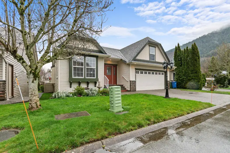 9 349 WALNUT AVENUE - photo 1 of 25