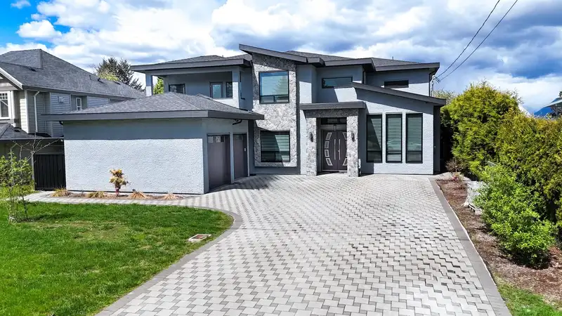 14685 110A AVE AVENUE - photo 1 of 28