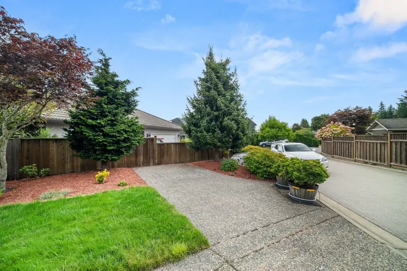 1085 KING GEORGE BOULEVARD - photo 4 of 25