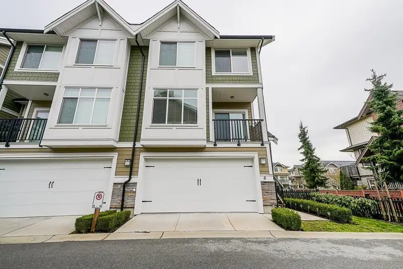 8 7374 194A STREET - photo 2 of 37