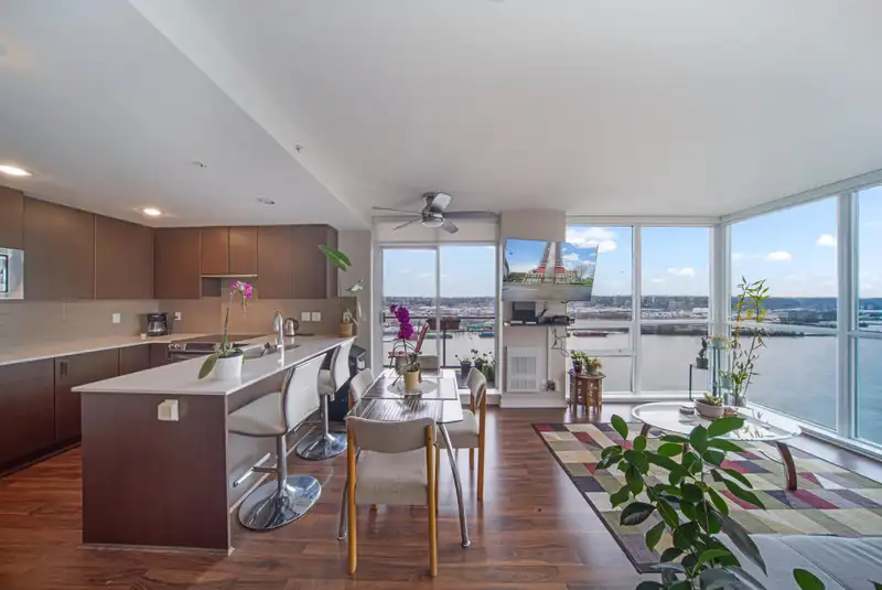 2104 125 COLUMBIA STREET - photo 1 of 32