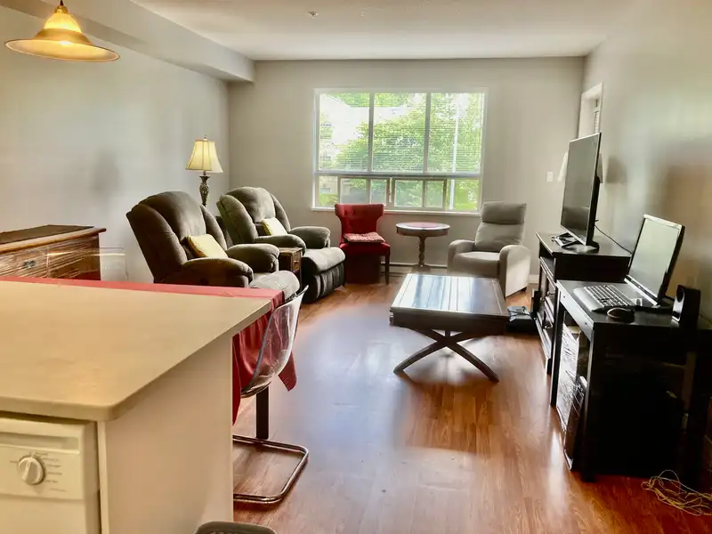 209 16068 83 AVENUE - photo 1 of 18