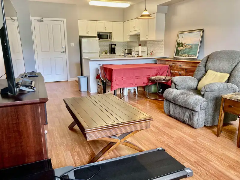 209 16068 83 AVENUE - photo 3 of 18