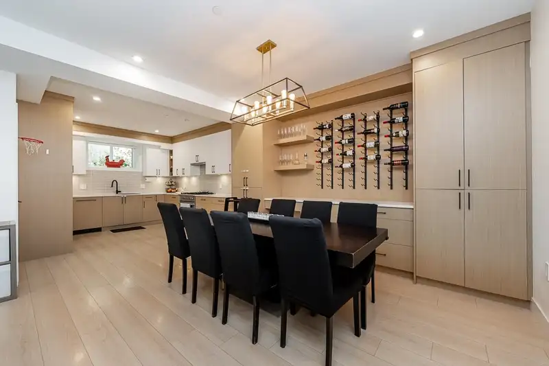 3896 WELWYN STREET - photo 4 of 15