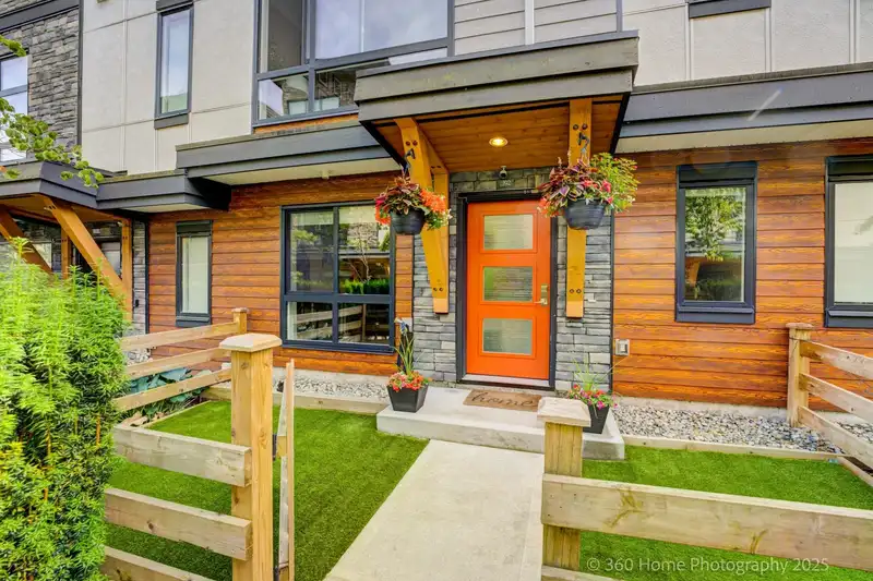192 16488 64 AVENUE - photo 1 of 26