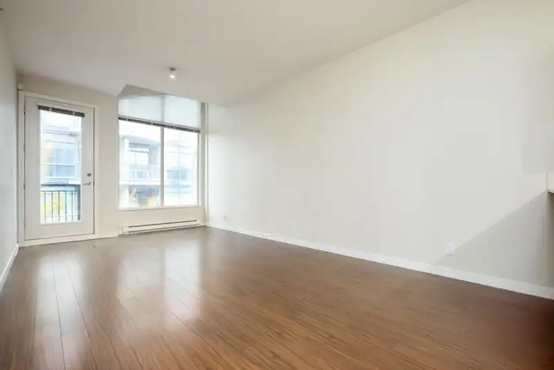 408 10455 UNIVERSITY DRIVE - photo 2 of 21