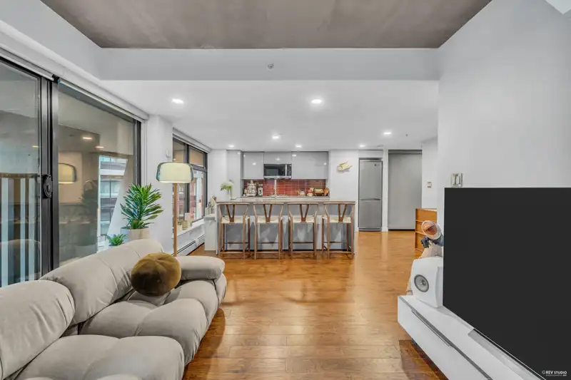 605 128 W CORDOVA STREET - photo 3 of 21