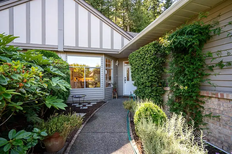 87 2533 152 STREET - photo 2 of 40