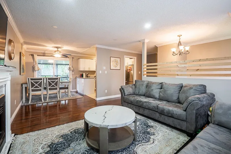 20510 48A AVENUE - photo 4 of 25