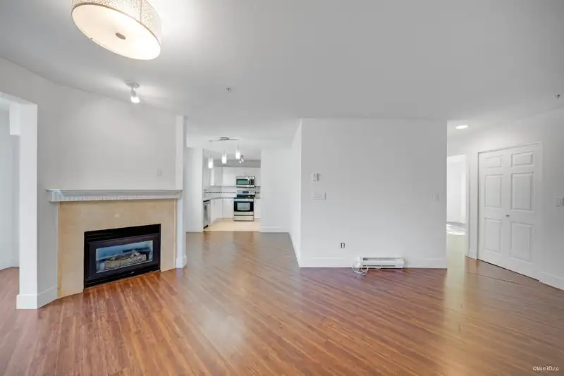 302 175 E 10TH STREET - photo 3 of 28