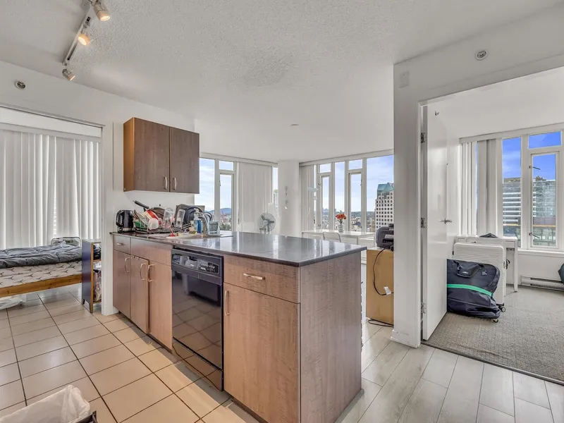 1710 610 GRANVILLE STREET - photo 4 of 14