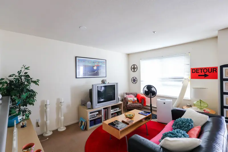 206 723 TWELFTH STREET - photo 3 of 12