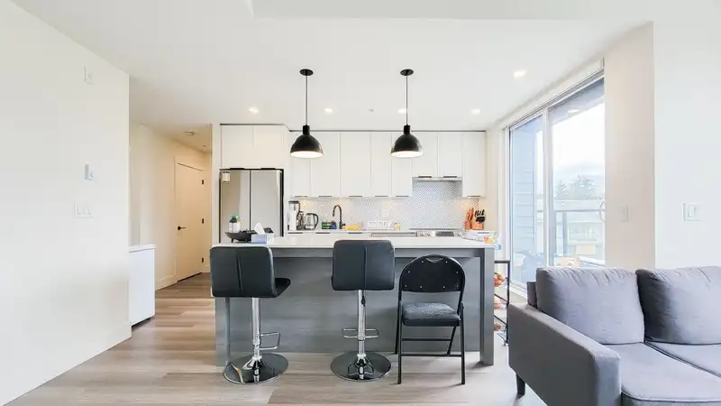 403 10778 138 STREET - photo 2 of 20