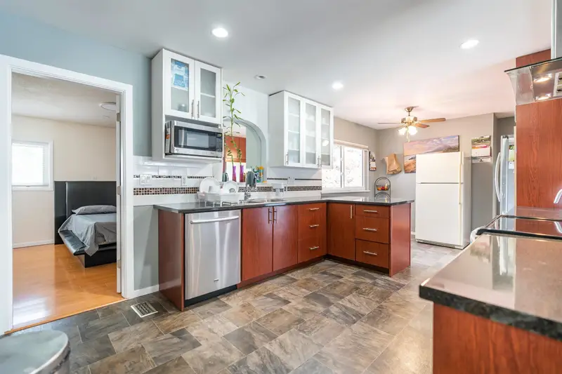 15035 BLUEBIRD CRESCENT - photo 2 of 17