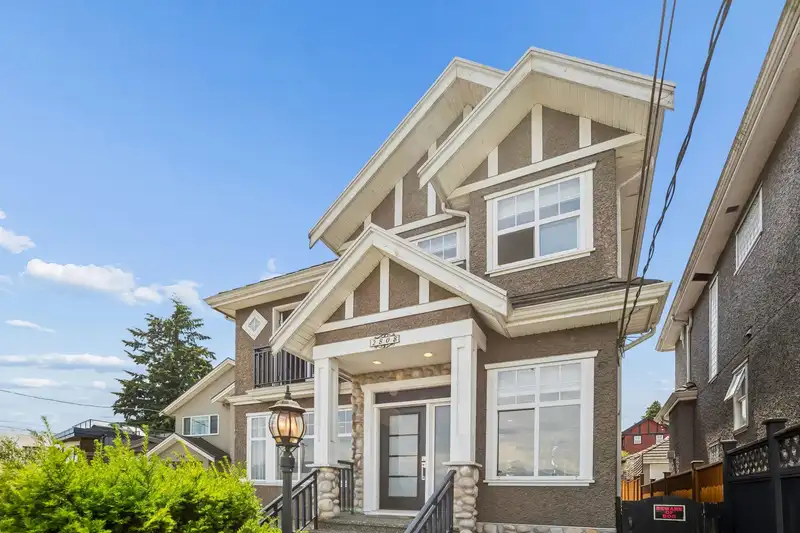 2808 WALL STREET - photo 2 of 39