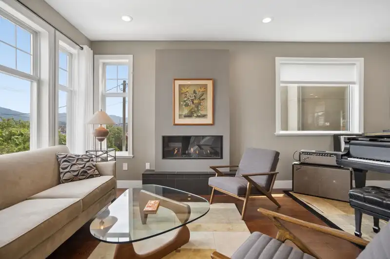 2808 WALL STREET - photo 4 of 39