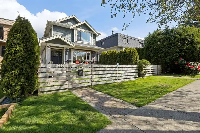 250 E 17TH STREET - photo 2 of 40
