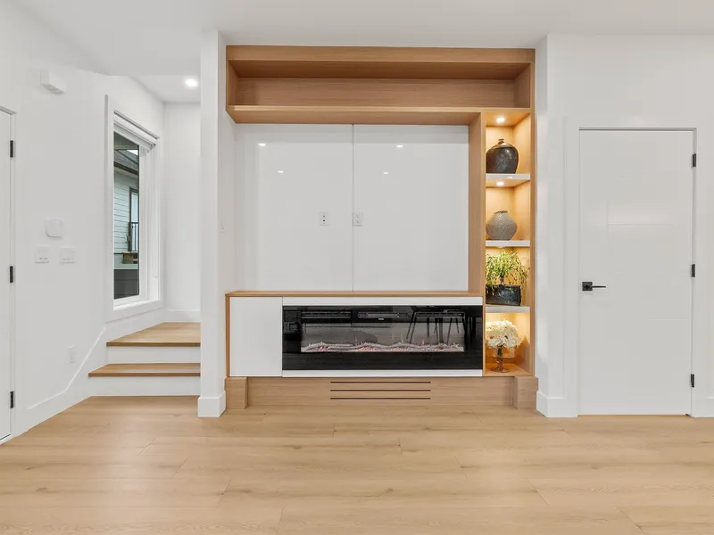 102 16693 16 AVENUE - photo 2 of 25