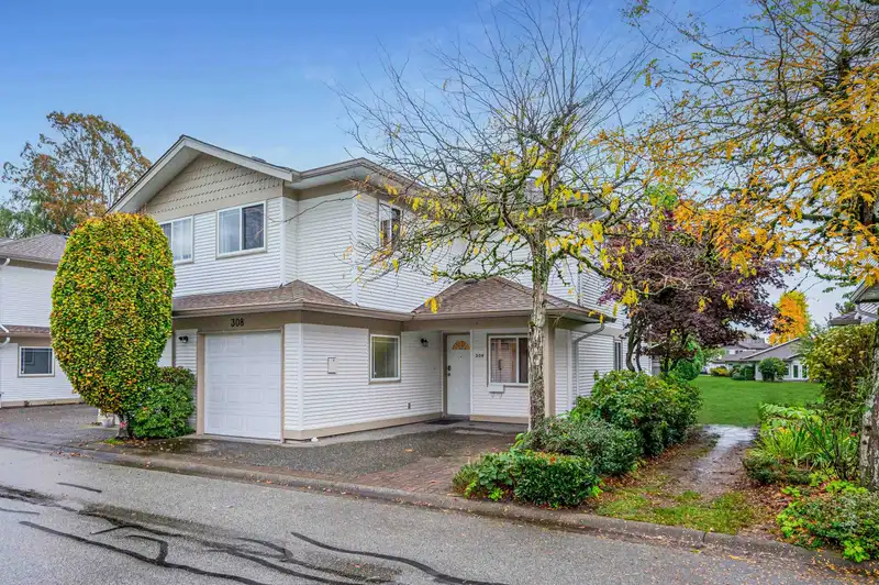 308 16233 82 AVENUE - photo 1 of 40