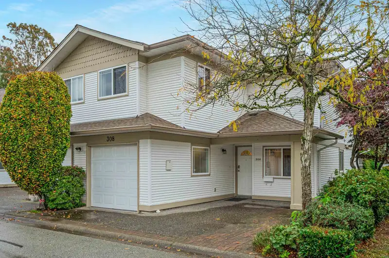 308 16233 82 AVENUE - photo 2 of 40