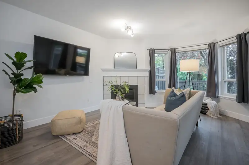 308 16233 82 AVENUE - photo 4 of 40