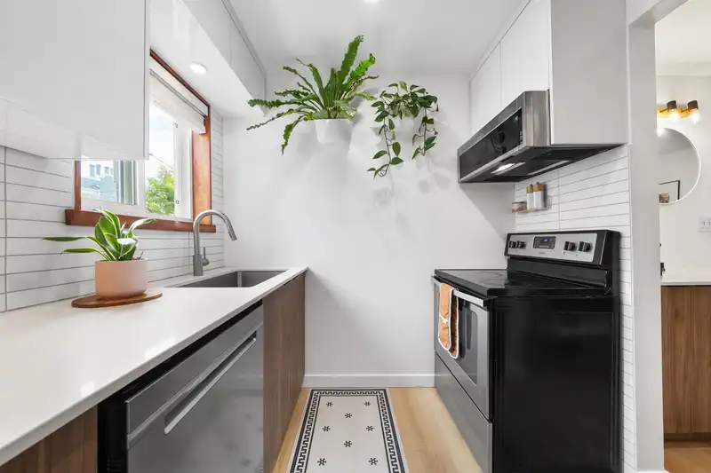 140 2390 MCGILL STREET - photo 1 of 30