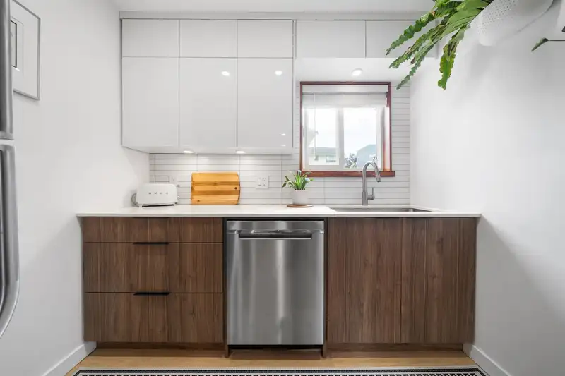 140 2390 MCGILL STREET - photo 2 of 30