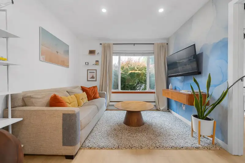140 2390 MCGILL STREET - photo 3 of 30