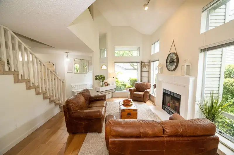 853 ROCHE POINT DRIVE - photo 3 of 40