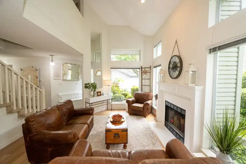 853 ROCHE POINT DRIVE - photo 4 of 40
