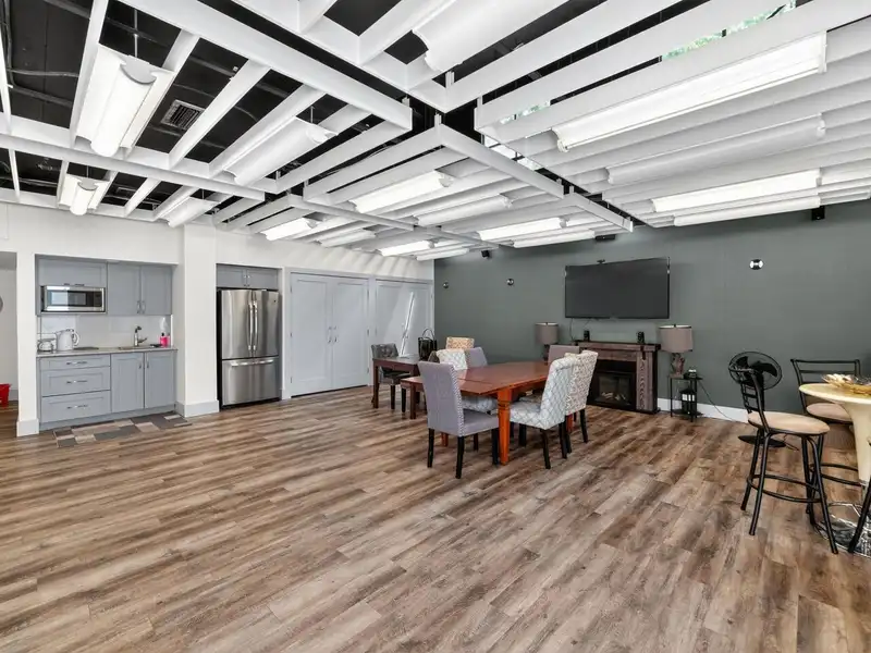 1701 1500 HOWE STREET - photo 4 of 9