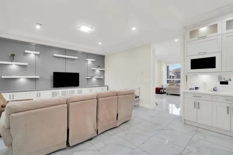6655 121A STREET - photo 2 of 7