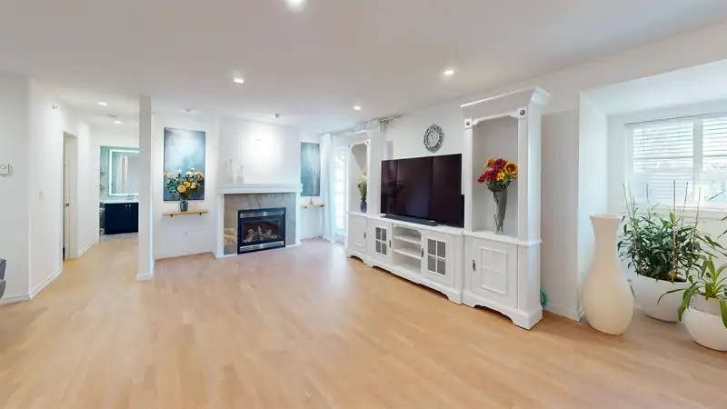 409 15621 MARINE DRIVE - photo 2 of 29