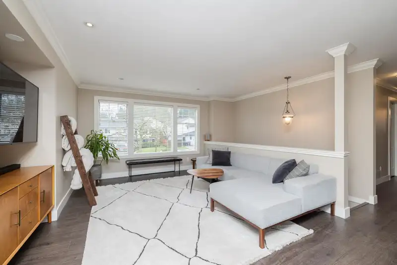 21559 93A AVENUE - photo 3 of 40