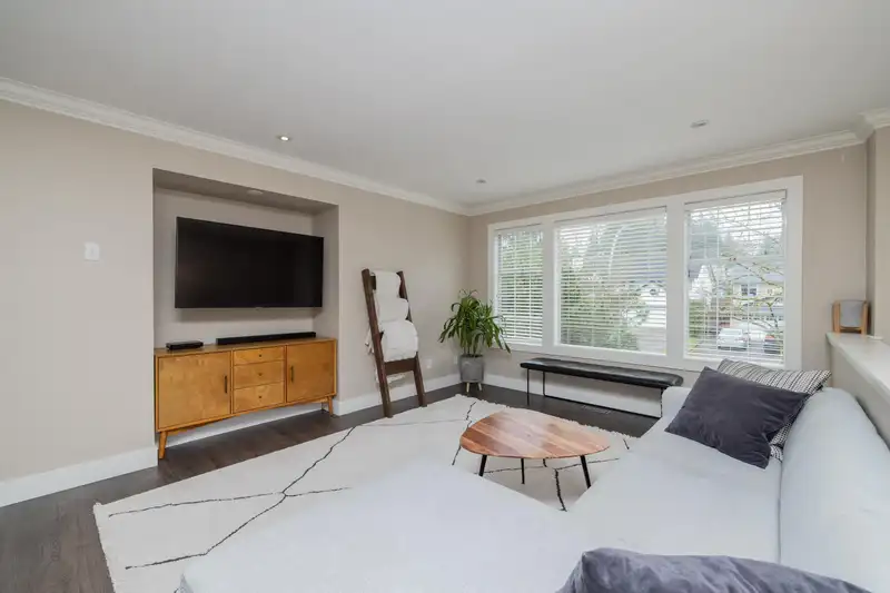 21559 93A AVENUE - photo 4 of 40